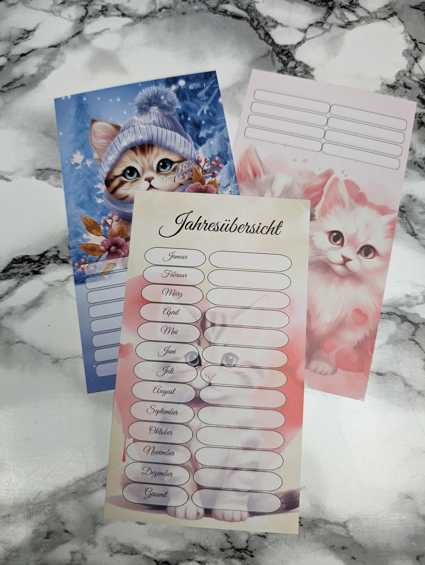 Jahreschallenge Katzen mit Zubehör, Trackern auf der Rückseite und Jahresübersicht