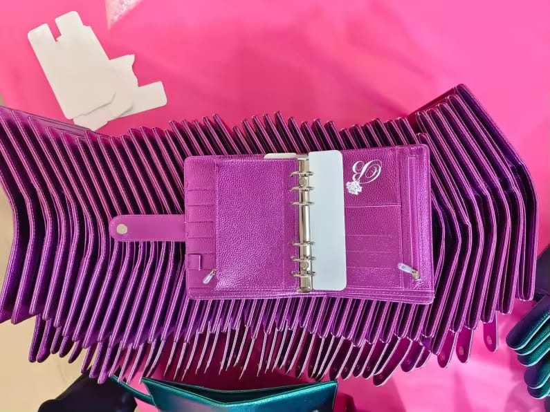 De Luxe B-Ware Binder Crystal Collection