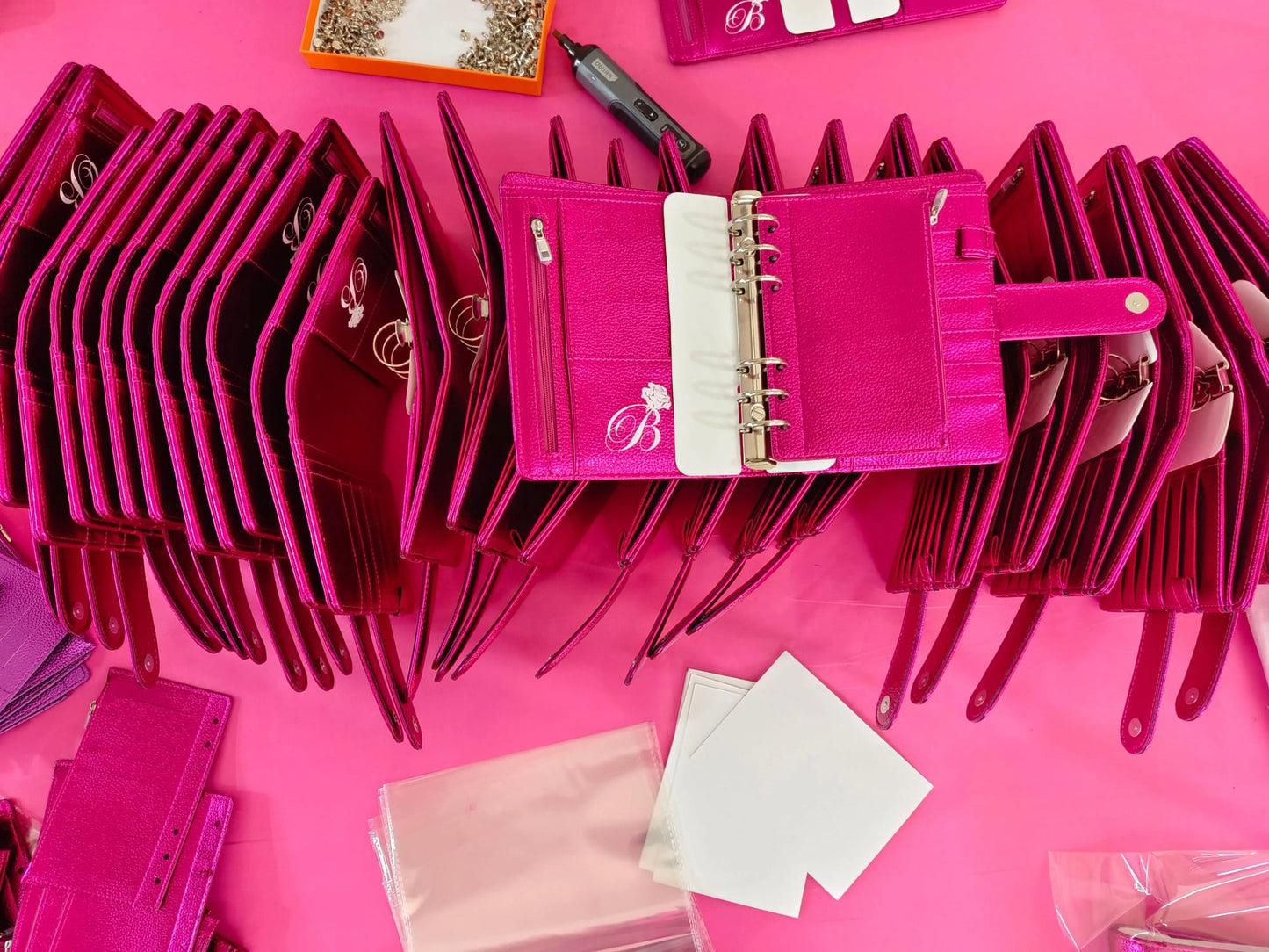 De Luxe B-Ware Binder Crystal Collection